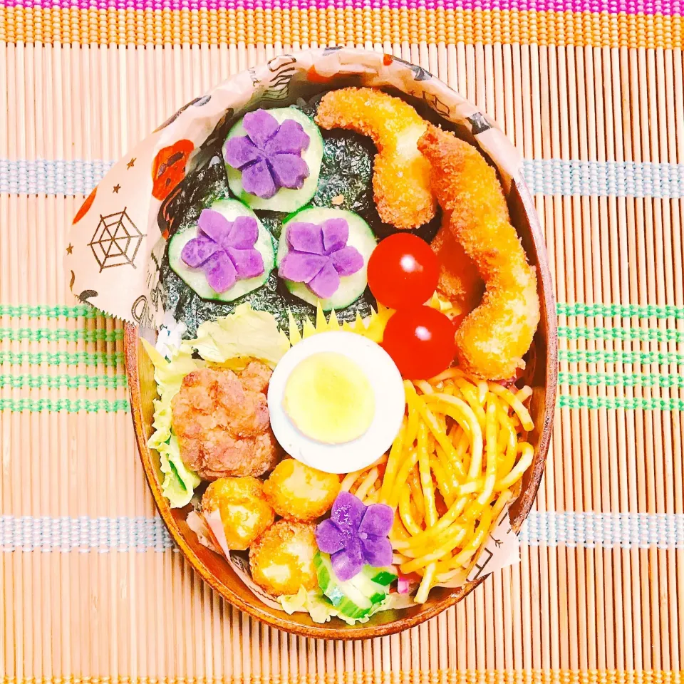 JK妹のエビフライと紫芋煮弁当
#紫芋|mamacatさん