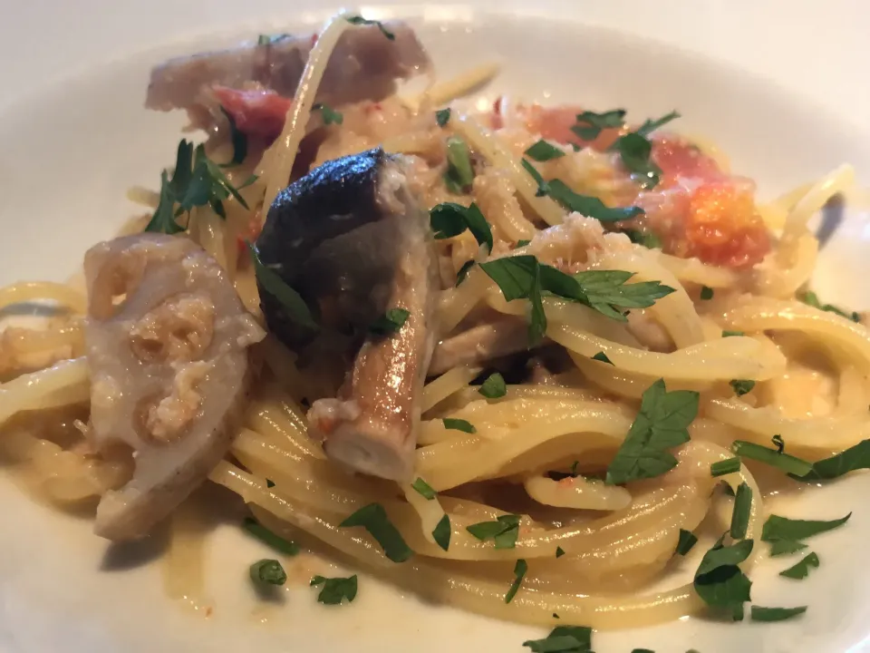 新潟産紅ズワイガニと蓮根、椎茸のペペロンチーノ|女神さん