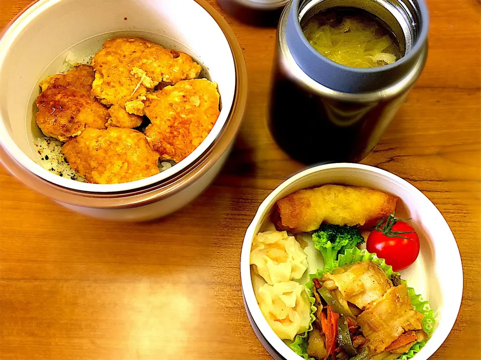 2018/10/10 お弁当作り13日目
#ゆず香る照りつくね丼
#豚バラ焼きうどん
#エビシュウマイ
#春巻き
#プチトマト
#ブロッコリー
#豚バラと白菜の白湯スープ

#ゆず粉 #京都 #豚バラ #つくね #焼きうどん #鶏白湯 #お弁当記録 #弁当レシピ #弁当 #弁当男子 #大学院生弁当 #おべんたぐらむ #|大場 明典さん