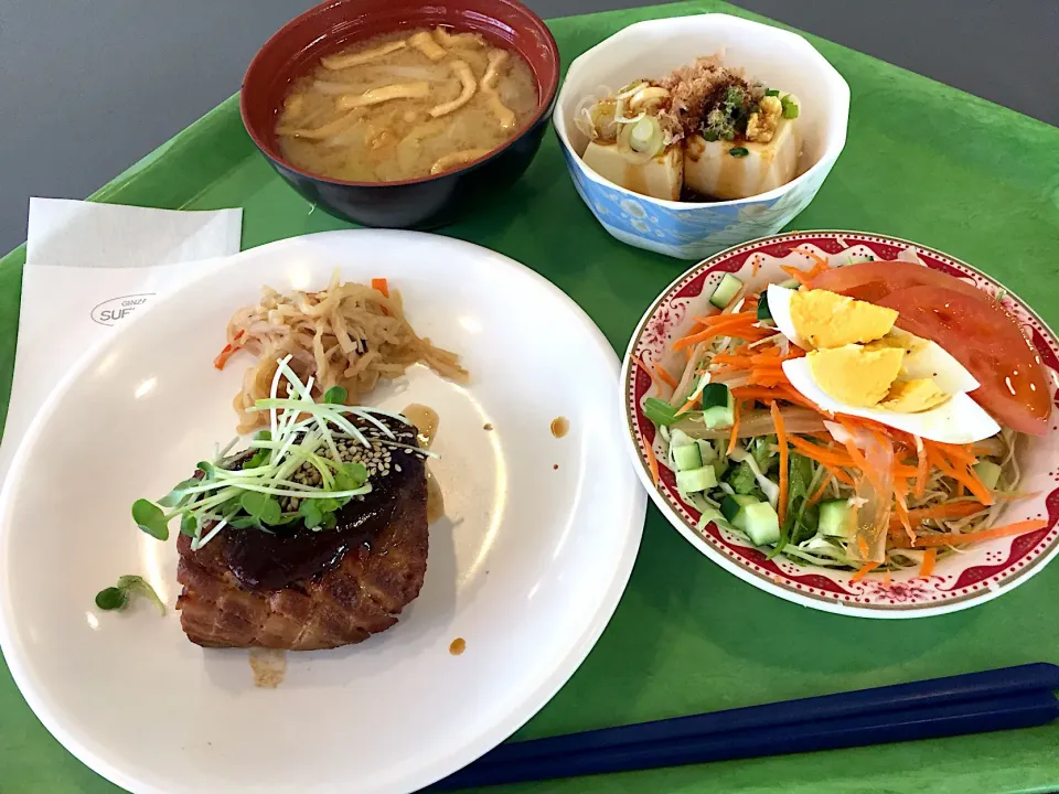 まぐろハラモ味噌焼、冷奴、ミックスサラダ、味噌汁|Tadahiko Watanabeさん