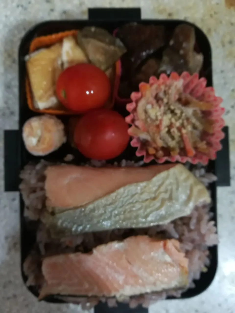 #お弁当
困ったときの鮭弁|アクちゃんさん