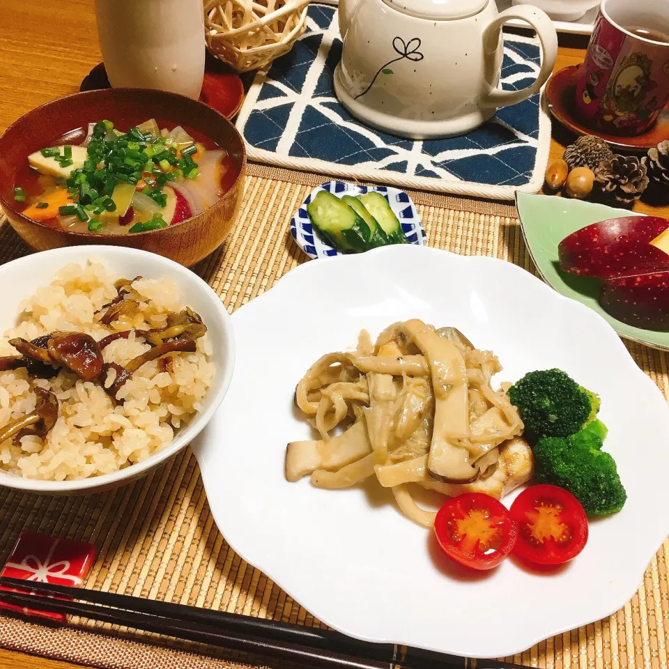 Snapdishの料理写真:めかじきのソテー塩麹きのこソース|kozue512さん