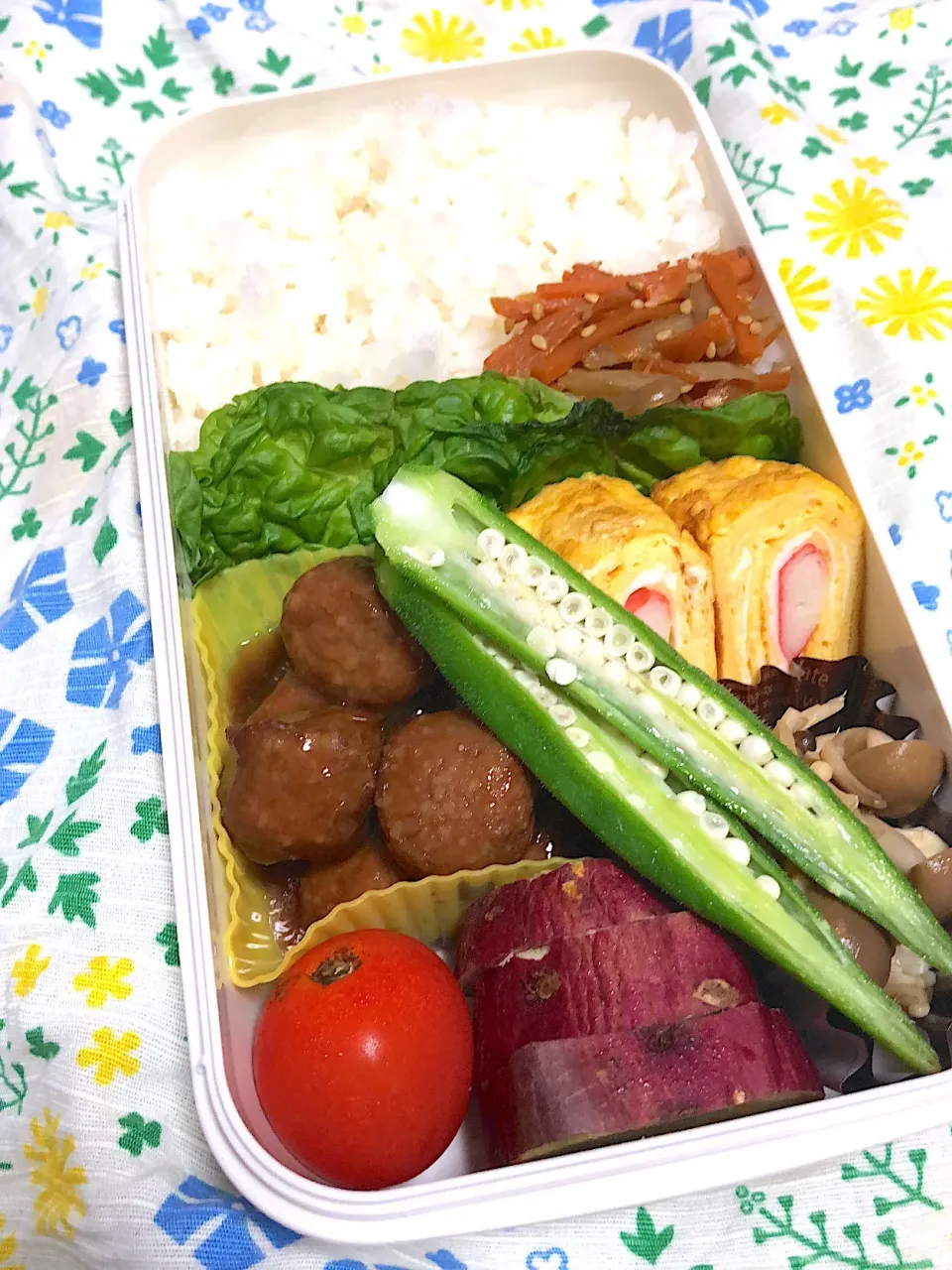 10.11☆旦那弁当 ミートボール カニカマ入り卵焼き キノコバター ごぼうのきんぴら 焼き芋|のん∞さん