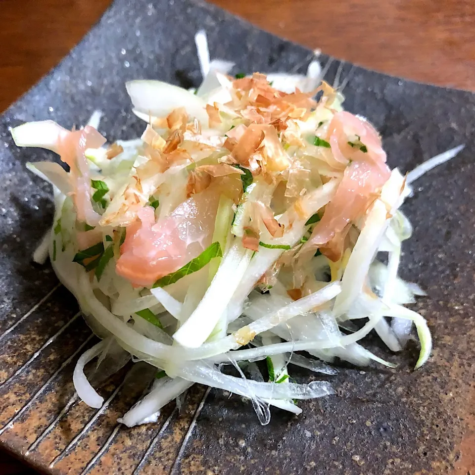 届いたスマイルボールで‥まずは、生ハム&スライスオニオンサラダ|Michiyo Shimizuさん