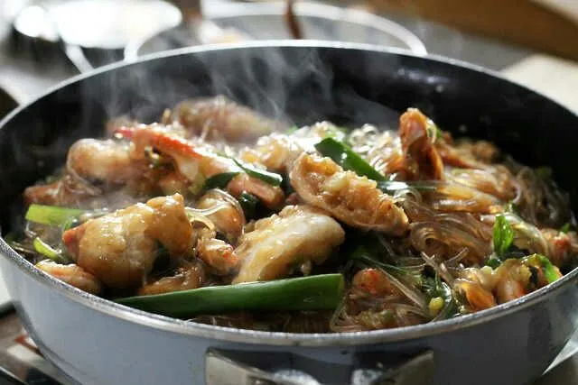 わたりがにと春雨の豆鼓煮込み
これは、豆鼓が決め手です。揚げたわたりがにと春雨がなんて美味しい！
 #youki #豆鼓 #オイスターソース #春雨 #わたりがに|登志子さん