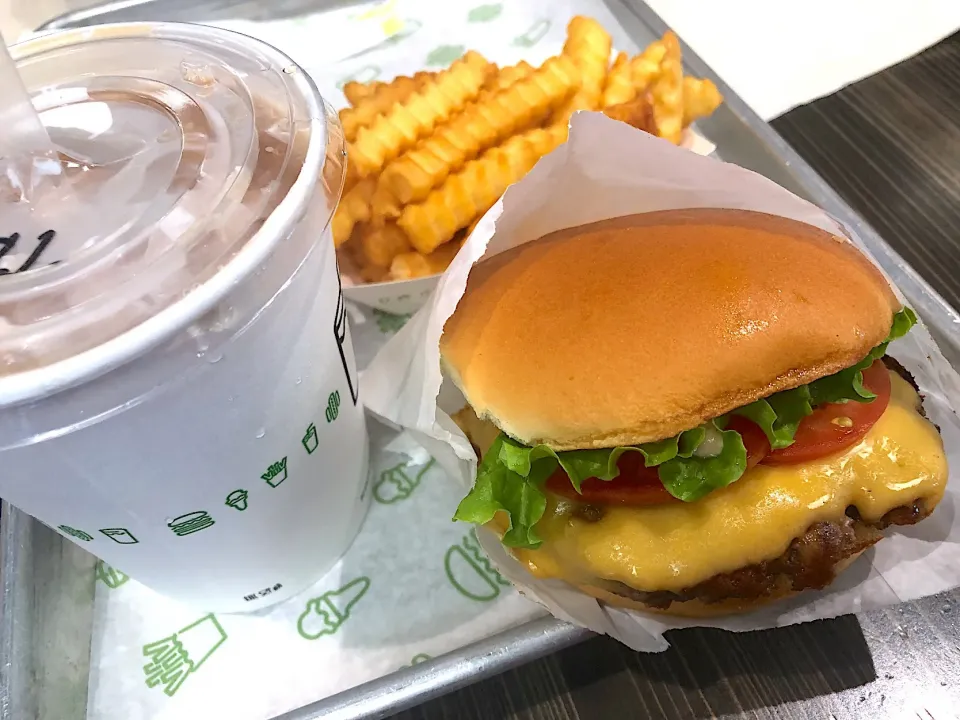 Snapdishの料理写真:SHAKE SHACK|ゆうりさん