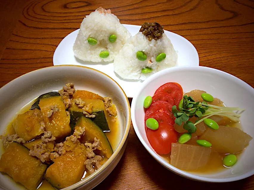 今日の男飯は作る気がせず作り置き晩ご飯(๑˃̵ᴗ˂̵)かぼちゃの煮物🎃&冬瓜の冷やし煮物&鮭むすび🎶|ひーちゃんさん