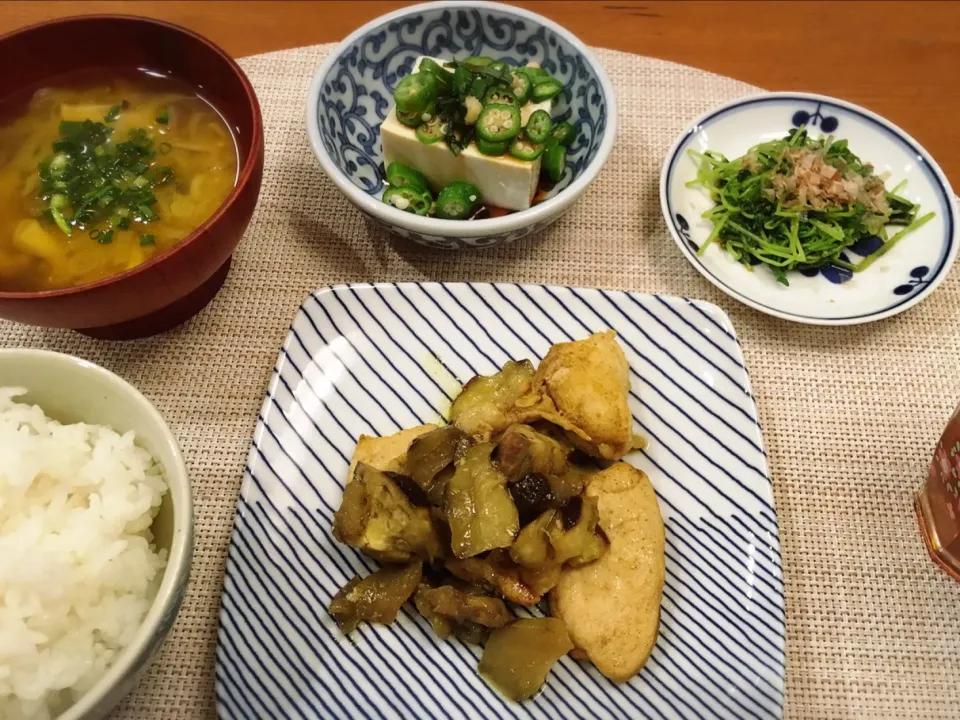 18/10/11 夕飯♪ 鶏胸肉と茄子のカレーソテー 豆苗お浸し 冷奴オクラのせ|ikukoさん