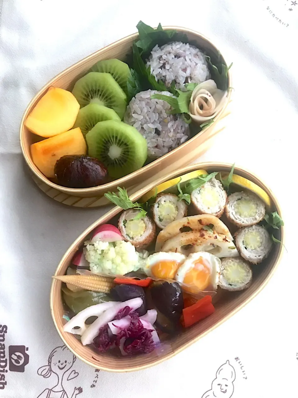 週末恒例お片付け弁当🍱 ヤングコーンの肉巻きフライと16穀米のおにぎり🍙＃onigiri action|とんちんさん