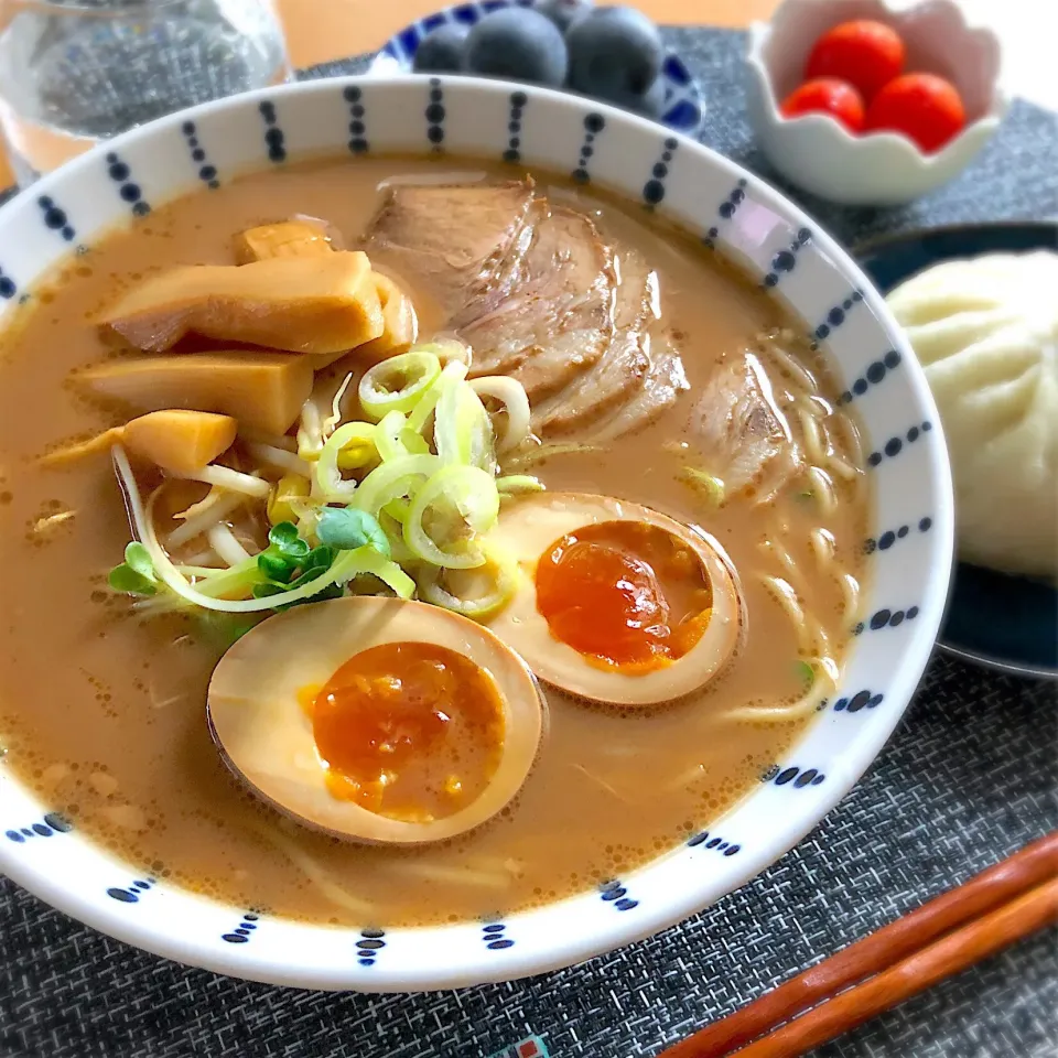 朝ごはんを食べよう☀️ 朝から糖質0麺で、豚骨醤油ラーメン😋🍜|あしゃぱんさん