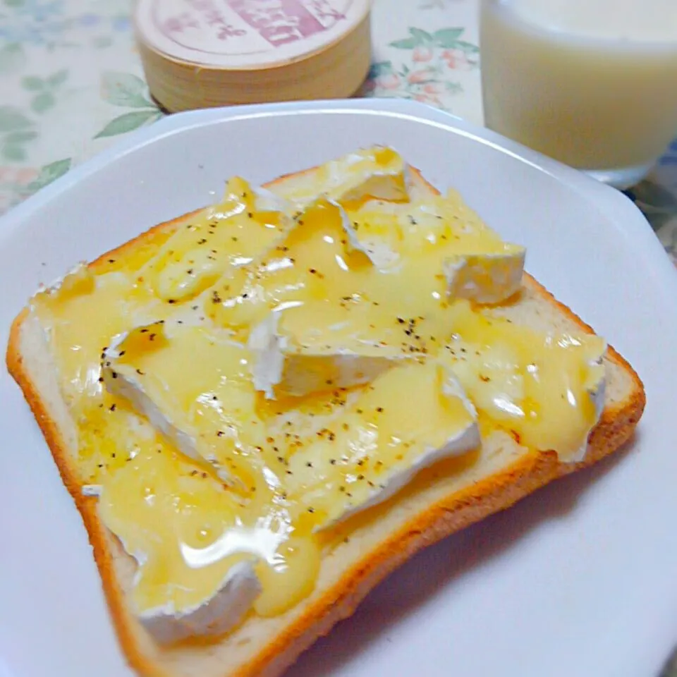 吉田牧場のチーズで☆カマンベールトースト|うたかた。さん