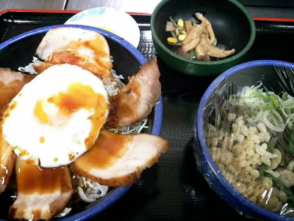 豚バラ炙り焼き丼・そばセット|nyama1さん