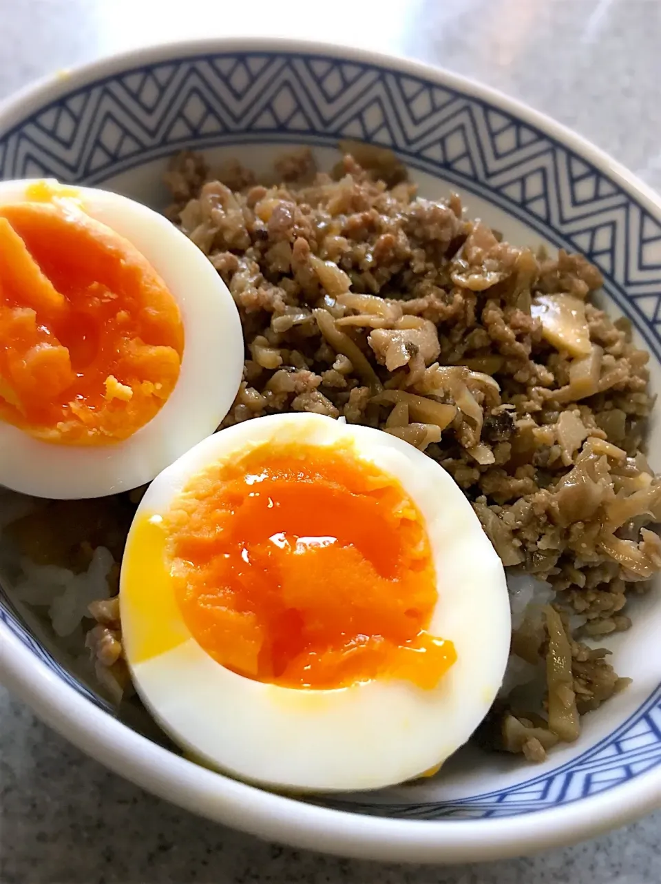 Snapdishの料理写真:舞茸そぼろ丼✨|てんてんさん