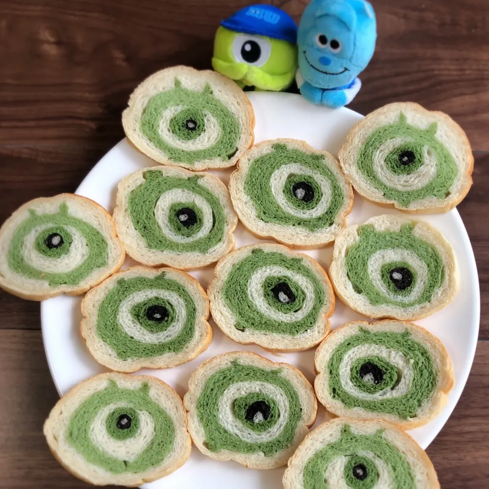 Snapdishの料理写真:ツムツム マイクのイラストパン💚

 #手作りパン  #パン  #デコパン  #イラストパン  #キャラクター  #ディズニー   #disney  #トヨ型  #食パン  #キャラパン #マイク #マイクワゾウスキ  #モンスターズインク|izuyoさん