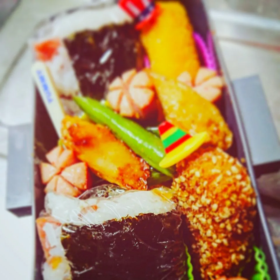 Snapdishの料理写真:お弁当サイズのおにぎらず弁当🍙|ichikaさん