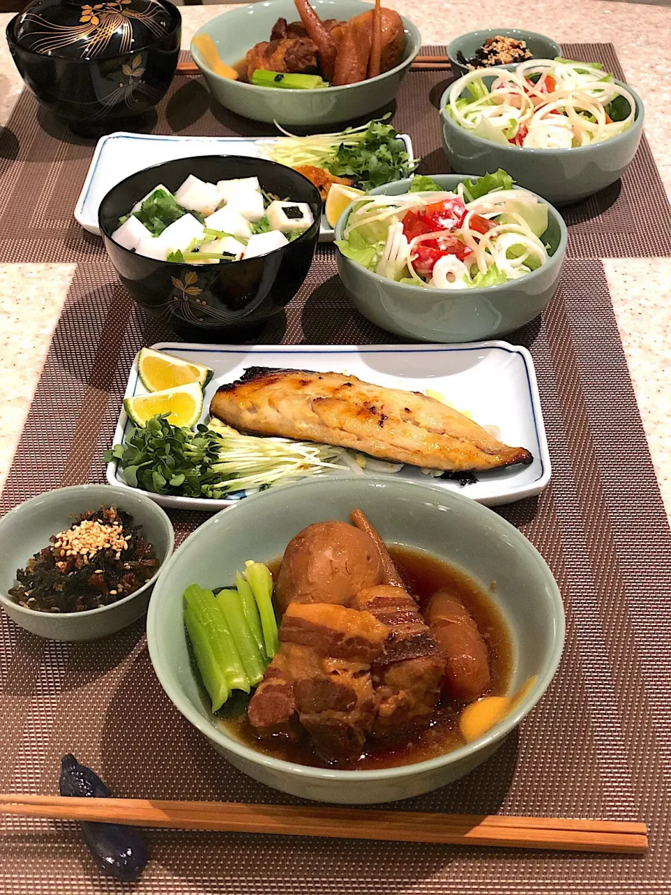 豚の角煮🐽
鯖の西京焼き
スマイルボールグリーンサラダ🥗|Mayumiさん