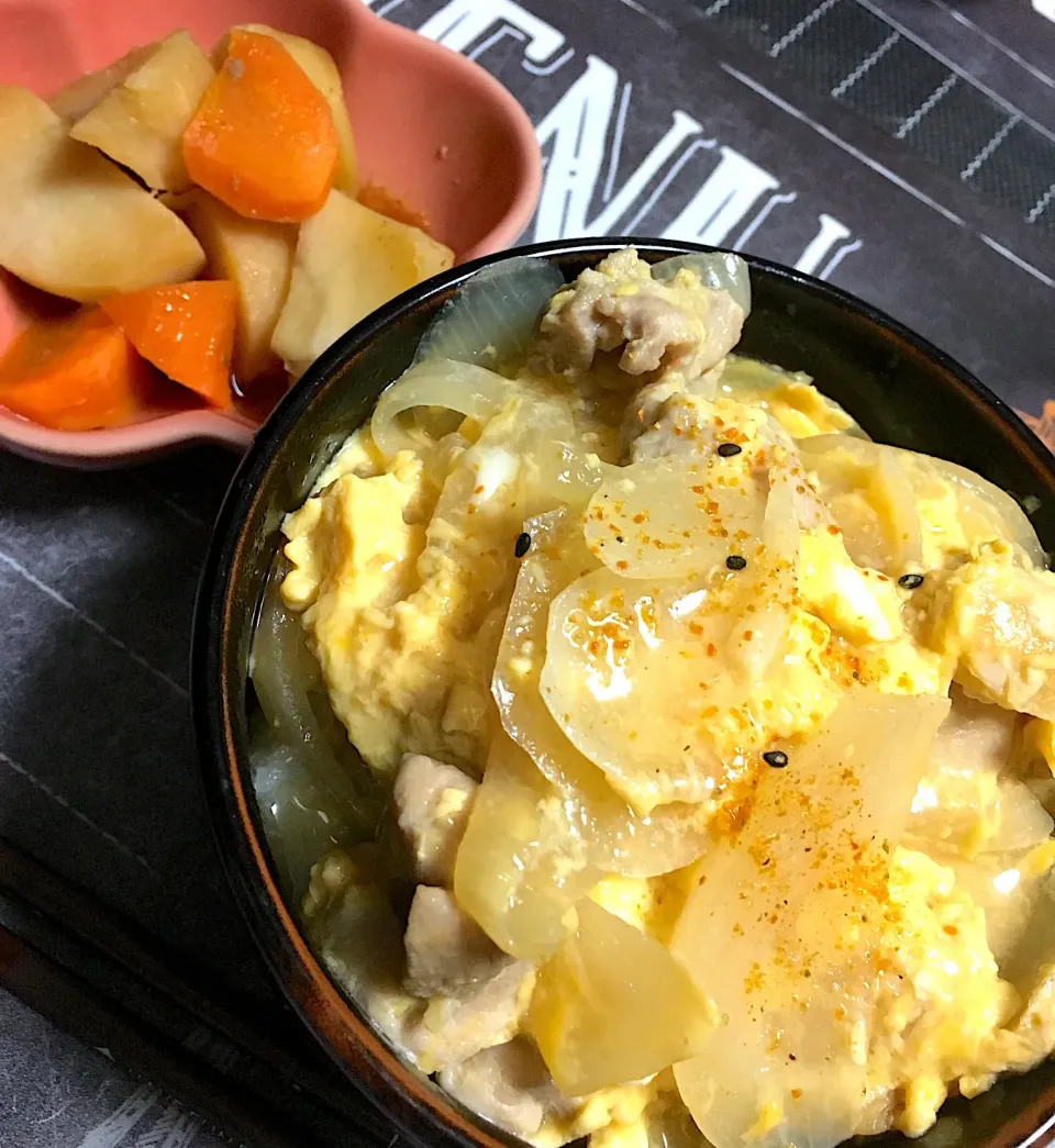 親子丼
じゃがいもと人参の煮物|ちぐあささん