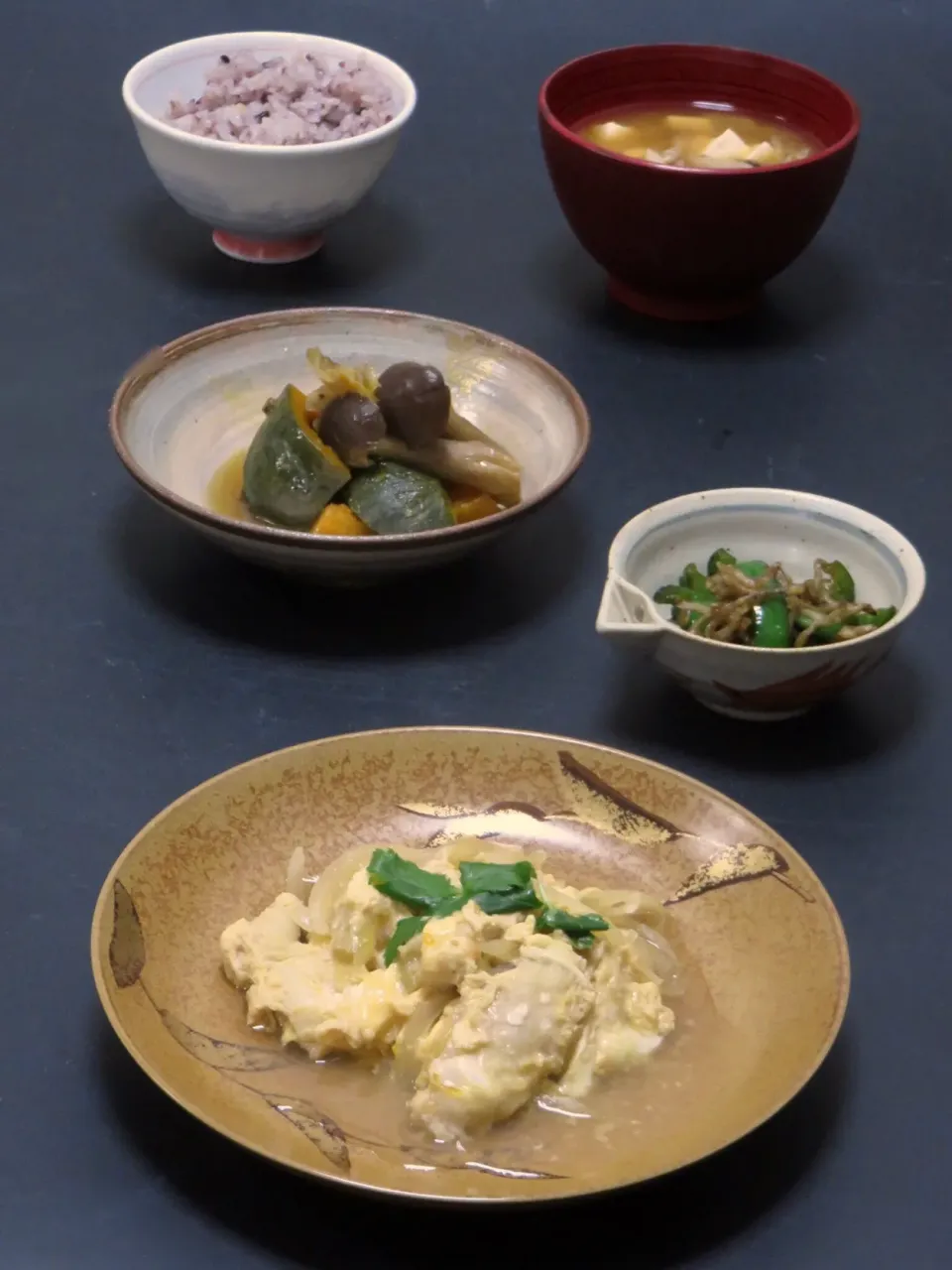 Snapdishの料理写真:今晩は、鱧の玉じめ、南瓜煮、じゃこピーマン、豆腐ときのこの味噌汁、キヌア黒米ご飯|akazawa3さん