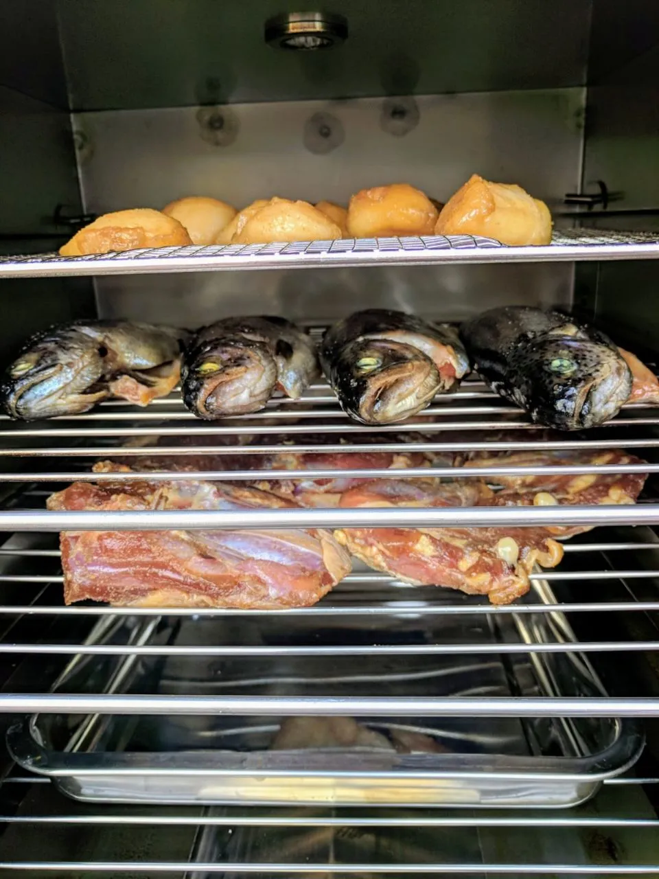 back yard cooking - scallops, rainbow trout and duck in the smoker.|steven z.y.さん