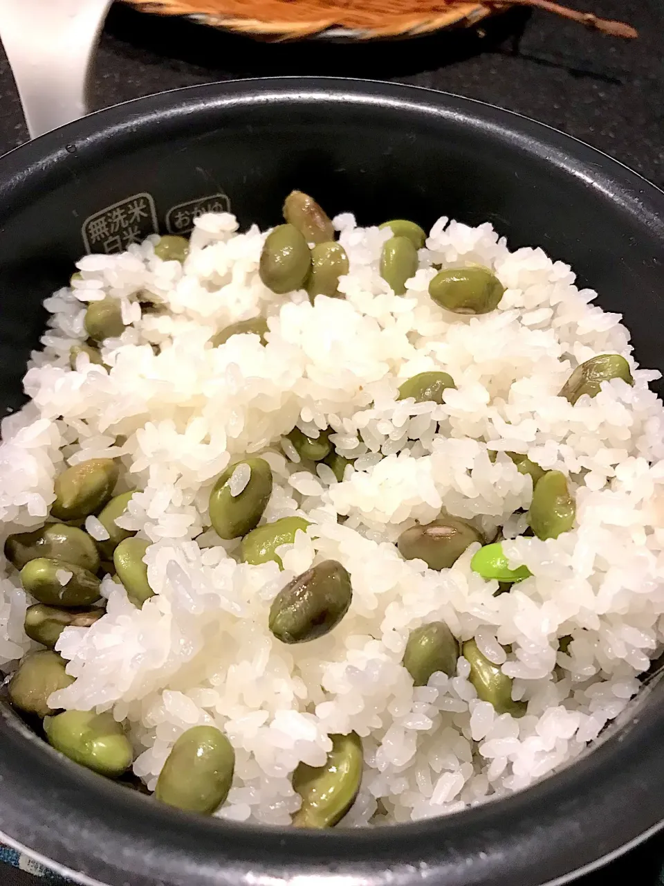 頂いた丹波篠山の黒枝豆で
豆ご飯炊いてみました。|シュトママさん