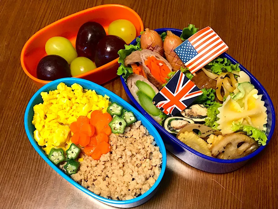 Snapdishの料理写真:小学3年生の息子の 運動会弁当
 #運動会弁当  #そぼろ弁当 #三段弁当|Snow10さん