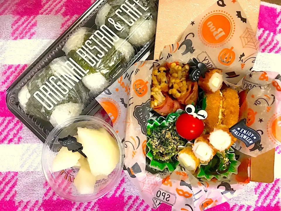 Snapdishの料理写真:試合🎾【おにぎり🍙】弁当〜シャケたらこおにぎり・お漬物おにぎり・塩昆布おにぎり・えのきベーコン・ポテトコロッケ・ほうれん草胡麻和え・きゅうりの塩昆布和え・チーちく〜
 #お弁当  #おにぎり  #おにぎり弁当  #キャラ弁  #きゃら弁 #ハロウィン|華恋さん