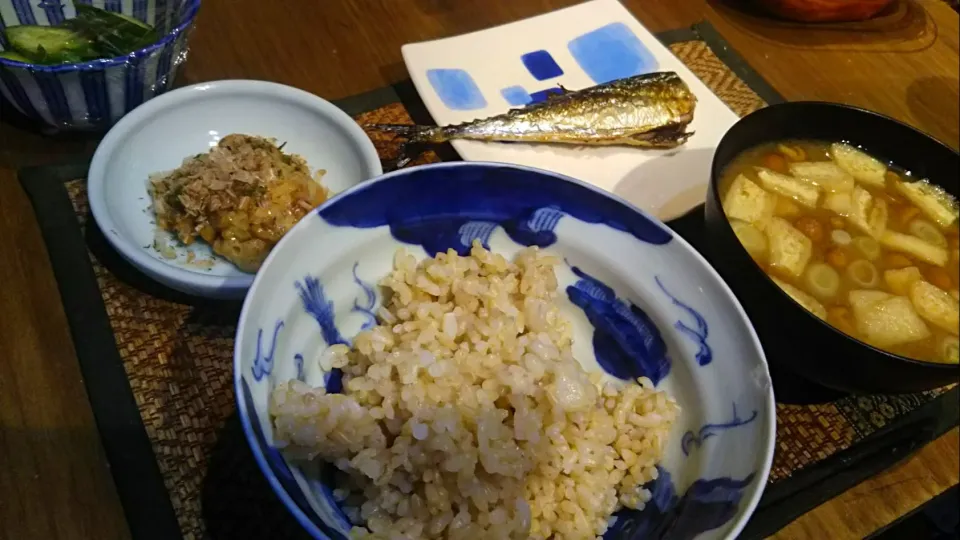 秋刀魚の塩焼き＆納豆＆なめこの味噌汁|まぐろさん