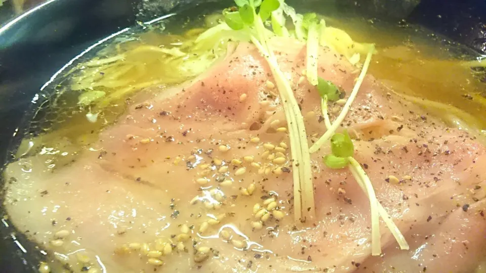 Snapdishの料理写真:【2018年10月リニューアルオープン】立呑みラーメンバル ZAGINZA の あっさり鶏清湯醤油ラーメン＠王子、栄町(都電荒川線)18148|大脇さん