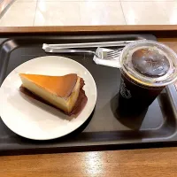 ニューヨークチーズケーキとコールドブリュー|(´ｰ｀)さん