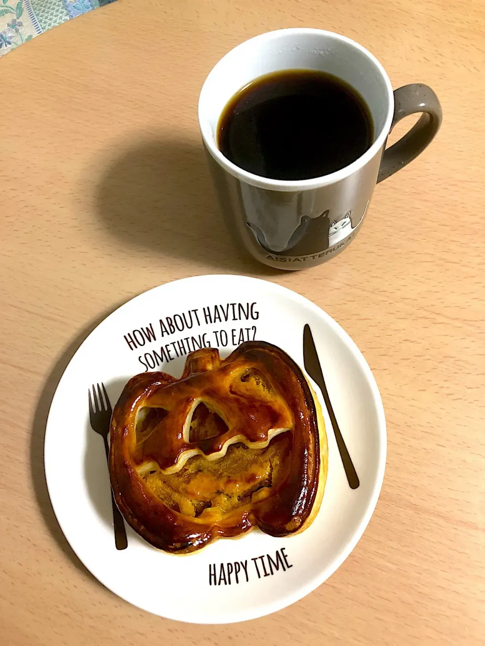 Snapdishの料理写真:ハロウィンパン w/ ホットコーヒー|T. Wonderさん