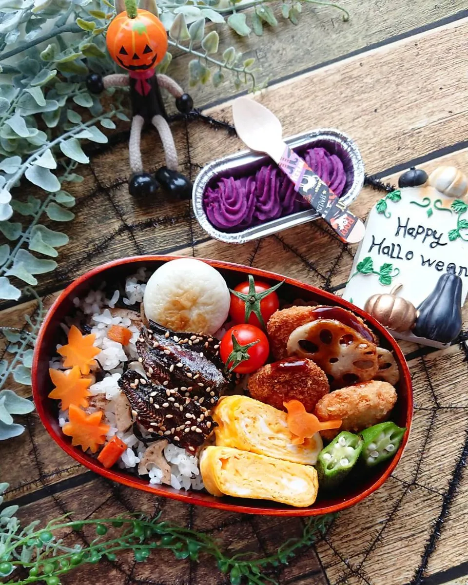 娘弁当☺️  チキンカツ  イワシのみりん干し  玉子焼き  ひじきご飯  紫いものスイートポテト|e  satoさん