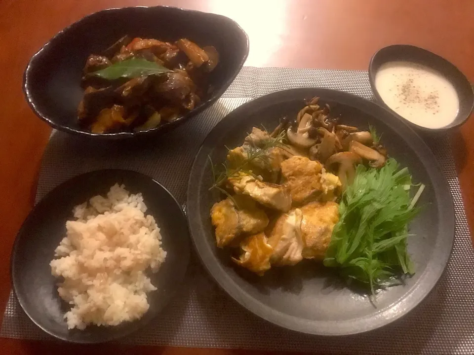 Snapdishの料理写真:Today's Dinner🍴鶏ﾚﾊﾞｰのﾜｲﾝﾄﾏﾄ煮込み･鰤のﾋﾟｶﾀ･豆乳ｳﾞｨｼｿﾜｰｽﾞ･ﾗｲｽ|🌈Ami🍻さん