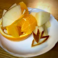 Snapdishの料理写真:カットフルーツ 🍊オレンジのカップ🍎リンゴの花びら|さくらさん