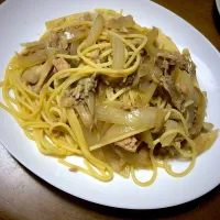 ツナと玉ねぎとキノコの醤油パスタ|まるこさん