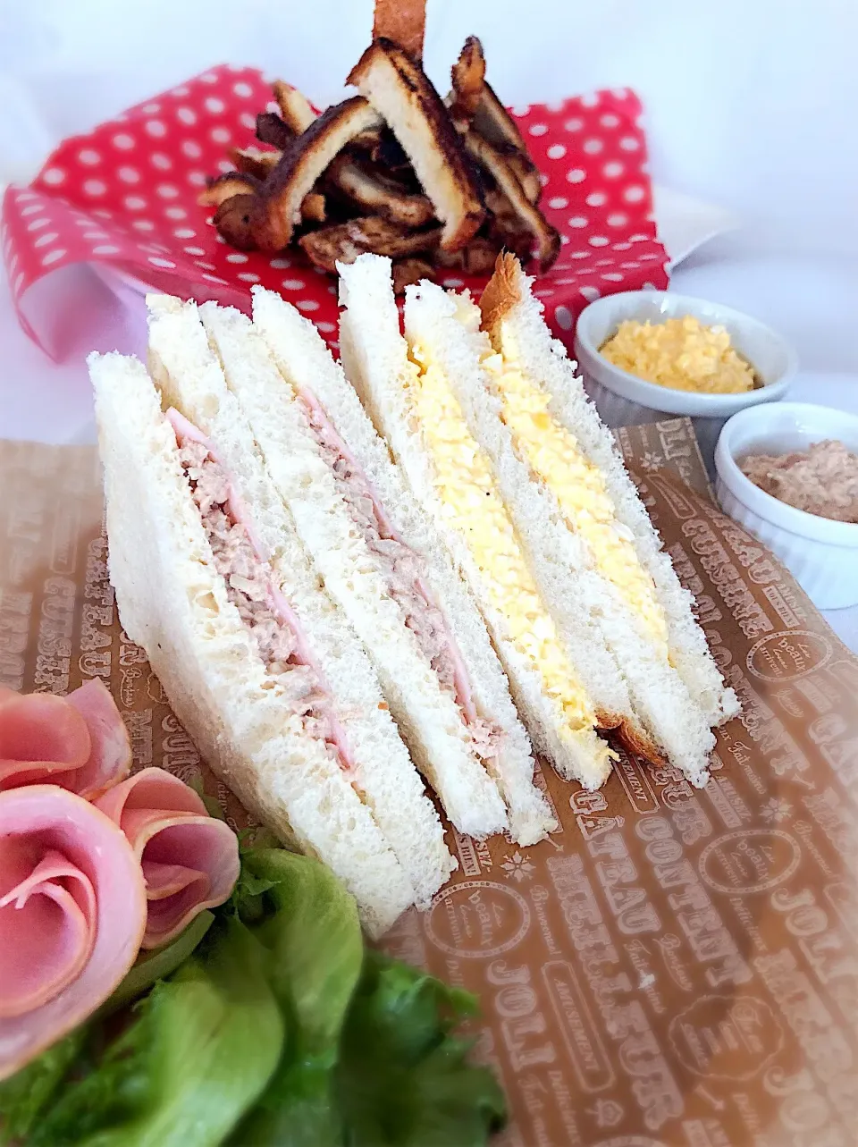 サンドウィッチ🥪&パン耳のラスク🎶|AKUBI*:ஐ(●˘͈ ᵕ˘͈)さん