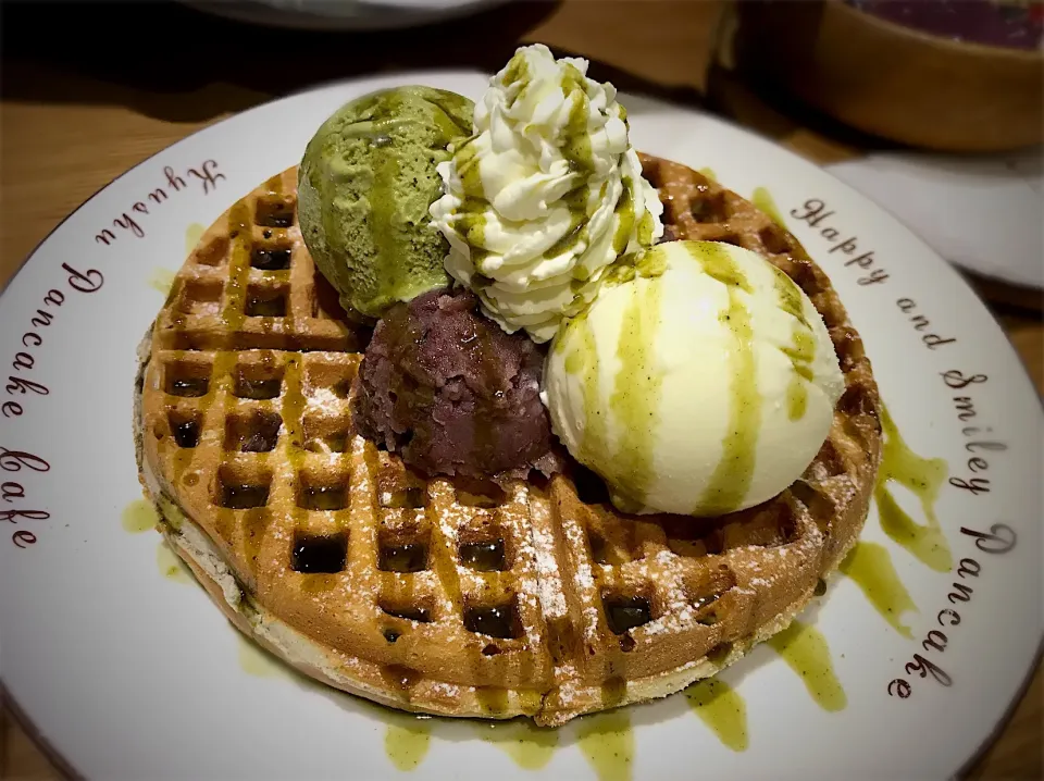 日式抹茶紅豆瓦芙 Green tea with redbean waffle #taipei|Yinfanさん