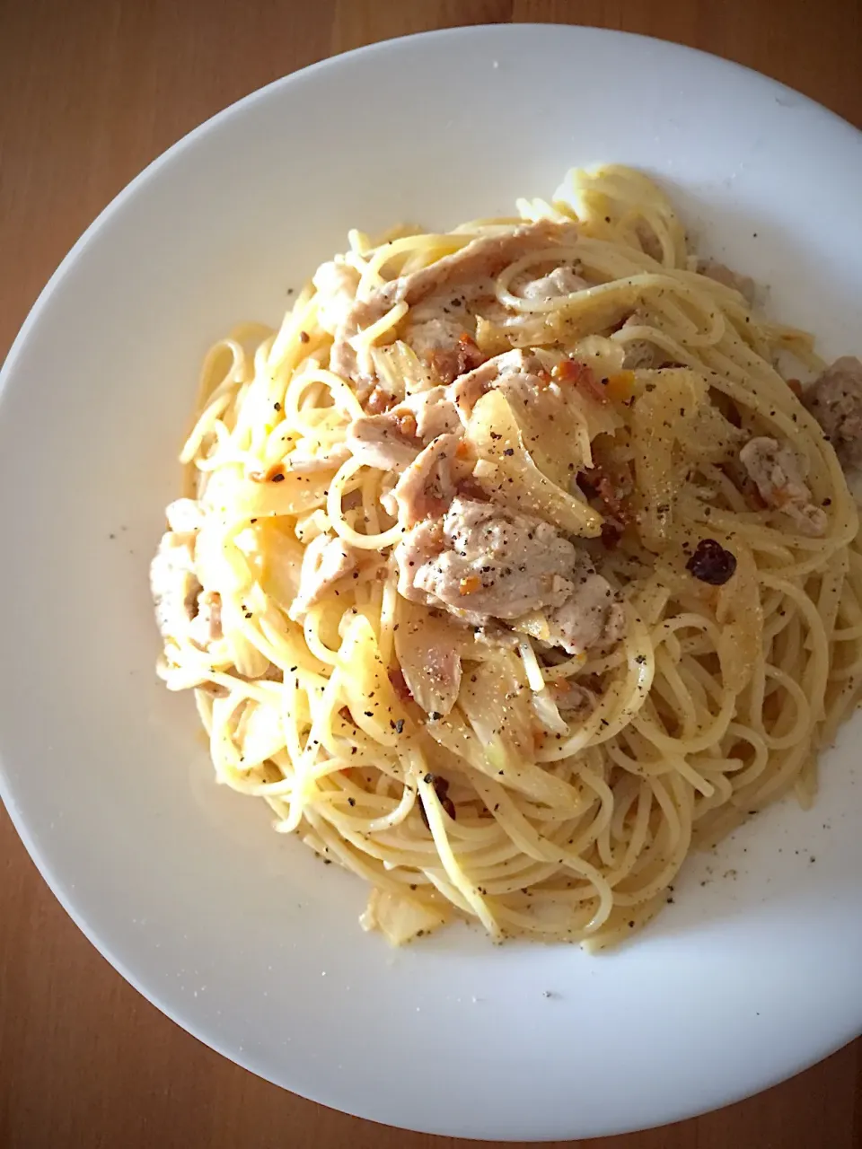 思いつきパスタ🍝豚肉とセロリとドライトマトのパスタ作ったよ|NOMU'S キッチン🍳さん