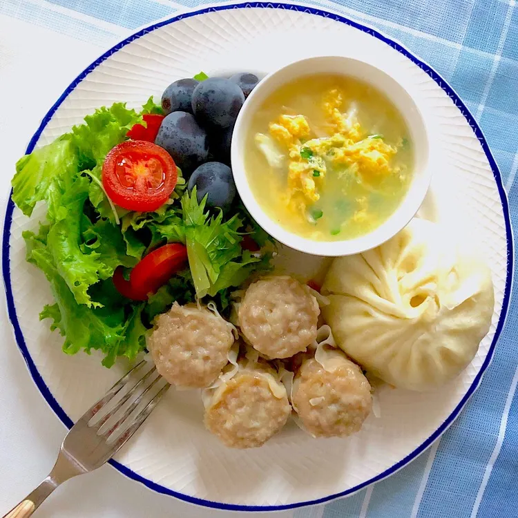 朝ごはんを食べよう☀️豚まんとしゅうまいで朝ごはん🐷|あしゃぱんさん