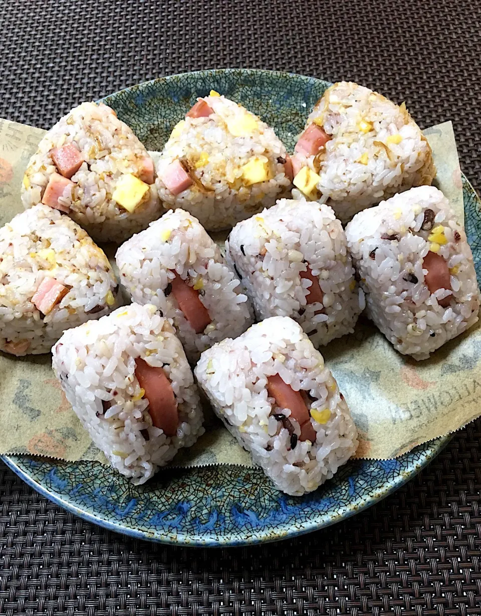 もち麦と18雑穀の ボロニアにぎり & ベーコンチーズおかか🍙|kiusoudaiさん