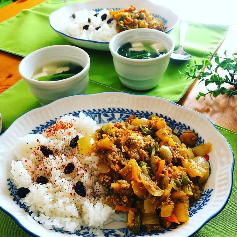 Snapdishの料理写真:りんごたっぷりキーマカレー🍎|まんまるらあてさん