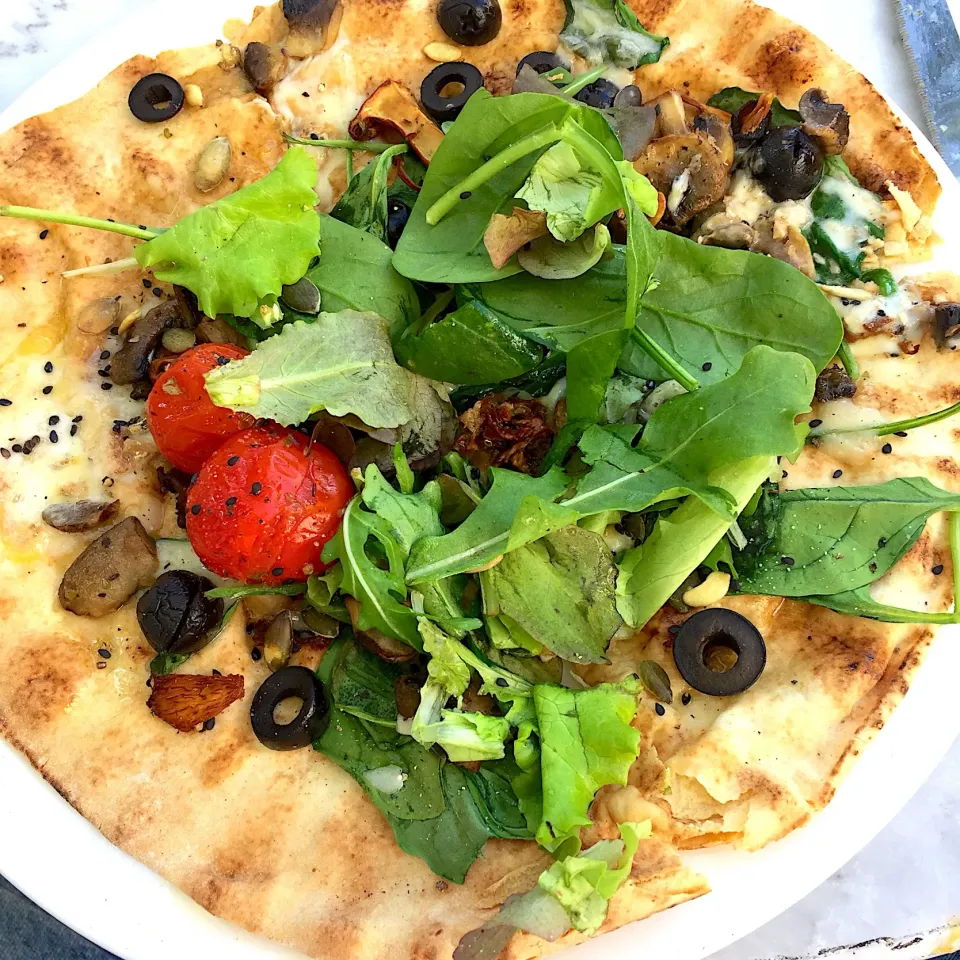 Snapdishの料理写真:Flatbread with mushrooms & tallegio|Generaalさん