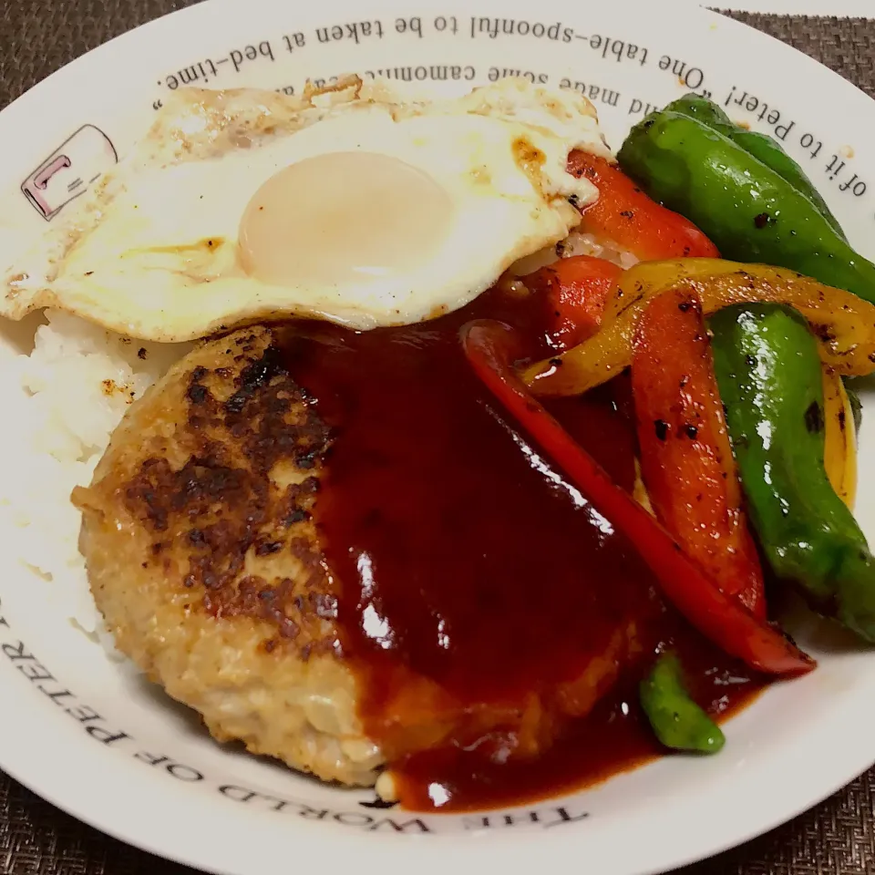 ロコモコ風丼ぶり
 #今日の晩御飯 
 #ロコモコ丼 
#ハンバーグ|ぴらこさん