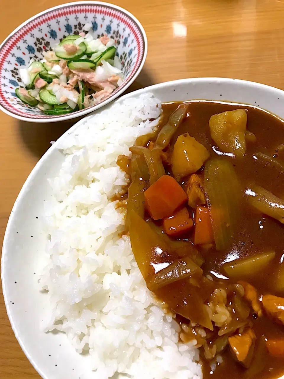 カレーライス&玉ねぎとキュウリのサラダ|sinさん