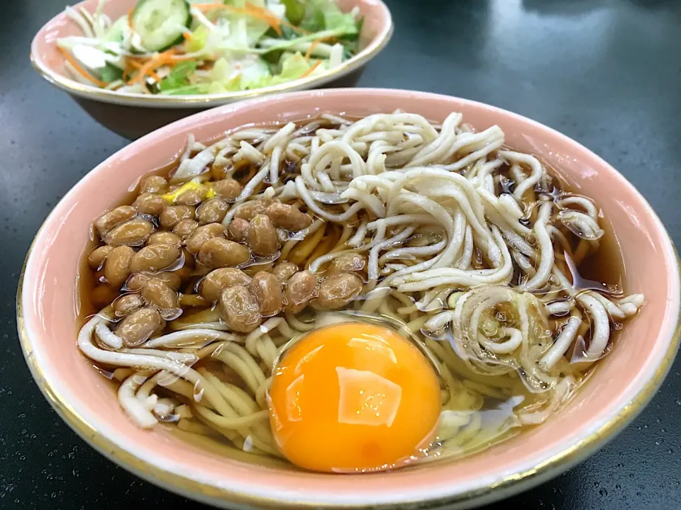 宿ぐらしの朝ごはん☀️☀️🔆
納豆蕎麦|ぽんたさん