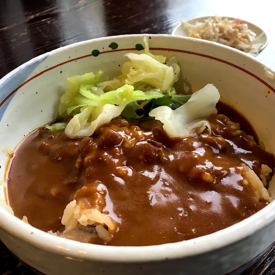 本日の賄い  昼ごはん☀️☀️🔆
松茸飯カレー🍛  大根サラダ|ぽんたさん