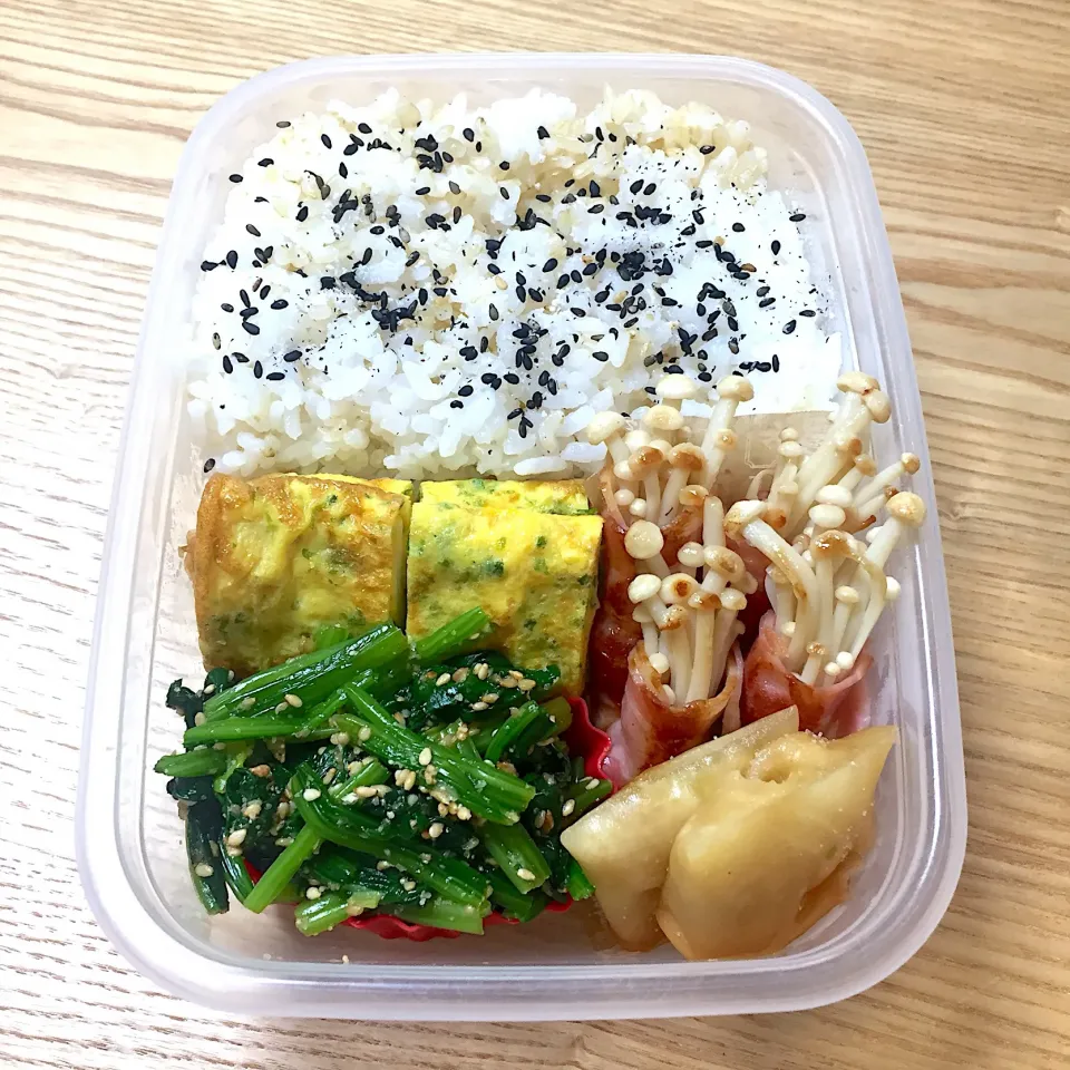 火曜日の旦那さんのお弁当☺︎ #お弁当記録  #ほうれん草の胡麻和え  #えのきベーコン巻|むさけんさん