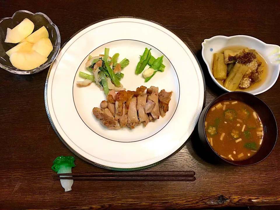 チキンソテー
小松菜とちくわの和え物
ナスの焼き浸し
お味噌汁|カドラさん