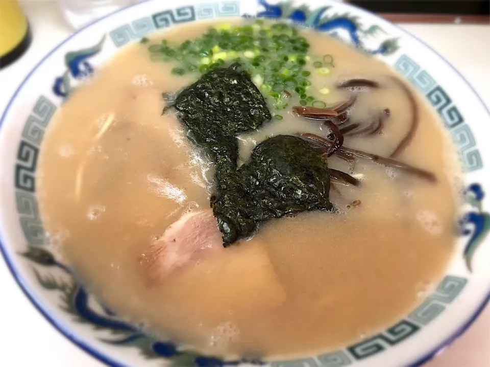 Snapdishの料理写真:とんこつラーメン|Yas Nakさん