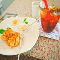 Snapdishの料理写真:カフェスイーツ「ハニースコーン」|ichikaさん