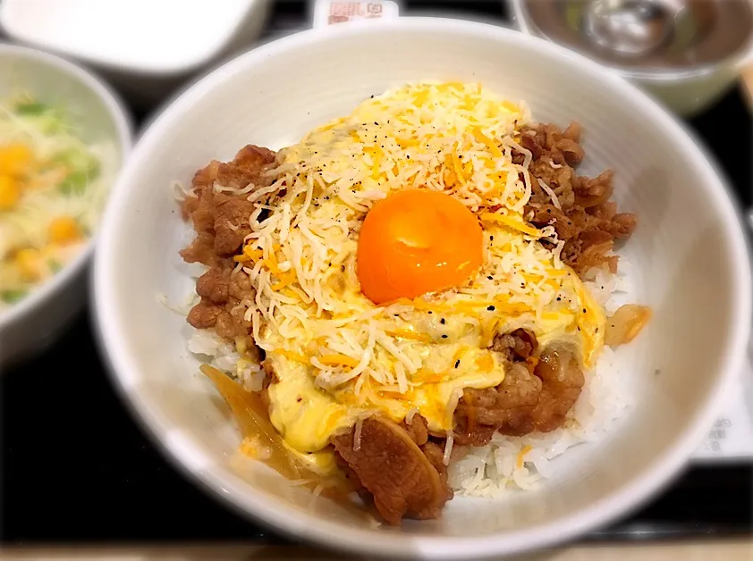 Snapdishの料理写真:チーズカルボ牛丼！|chan mitsuさん